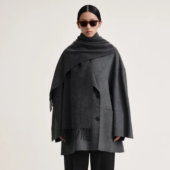 Toteme Accessories - NWOT TOTEME Classic wool scarf in dark grey mélange